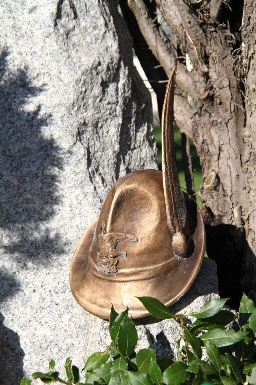 image023